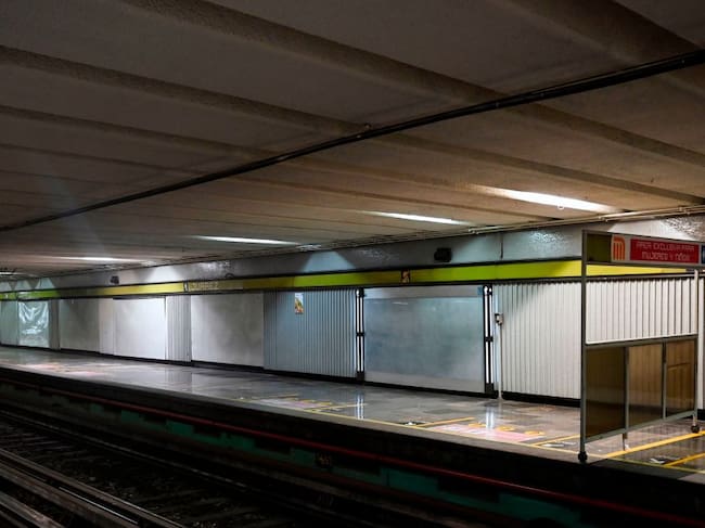 Una vacía estación del metro del Distrito Federal por la huelga del 9M en México