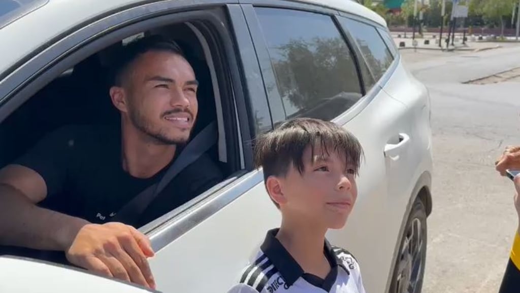 Gabriel Suazo se despidió de sus compañeros en Colo Colo: "Feliz de seguir cumpliendo mi sueño, pero con la tristeza de dejar mi casa"