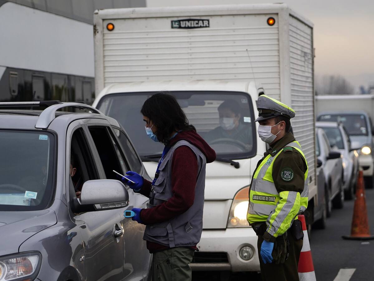 Carabineros informó que 29 mil vehículos salieron de la Región Metropolitana durante la jornada de viernes