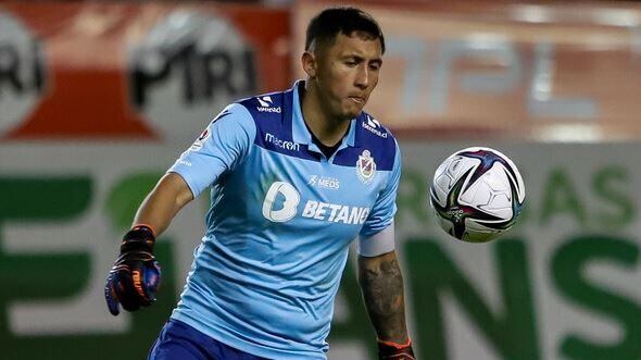 Zacarías López reemplazará a Claudio Bravo en la nómina de Chile para viajar a La Paz
