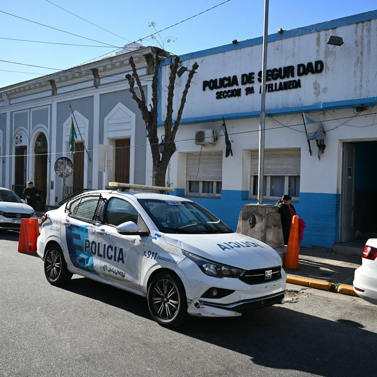 Más evidencia contra Independiente: nuevo registro evidencia cómo la policía permitió encerrona a fanáticos de la U
