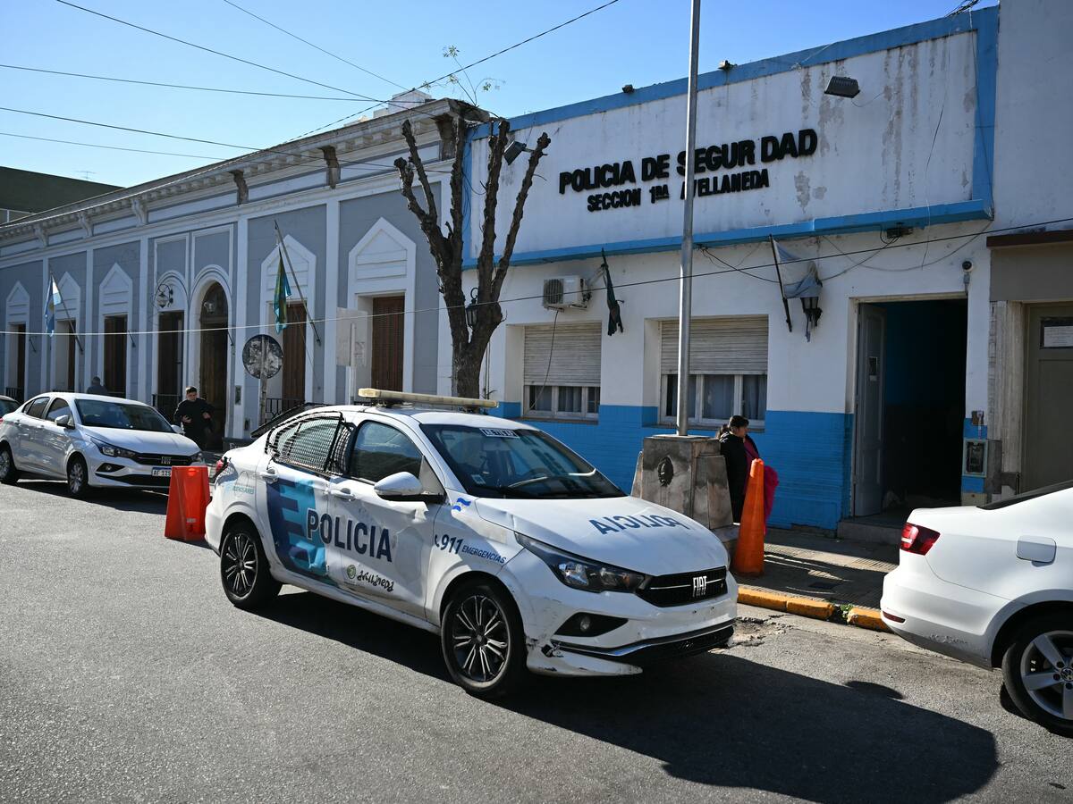 Más evidencia contra Independiente: nuevo registro evidencia cómo la policía permitió encerrona a fanáticos de la U