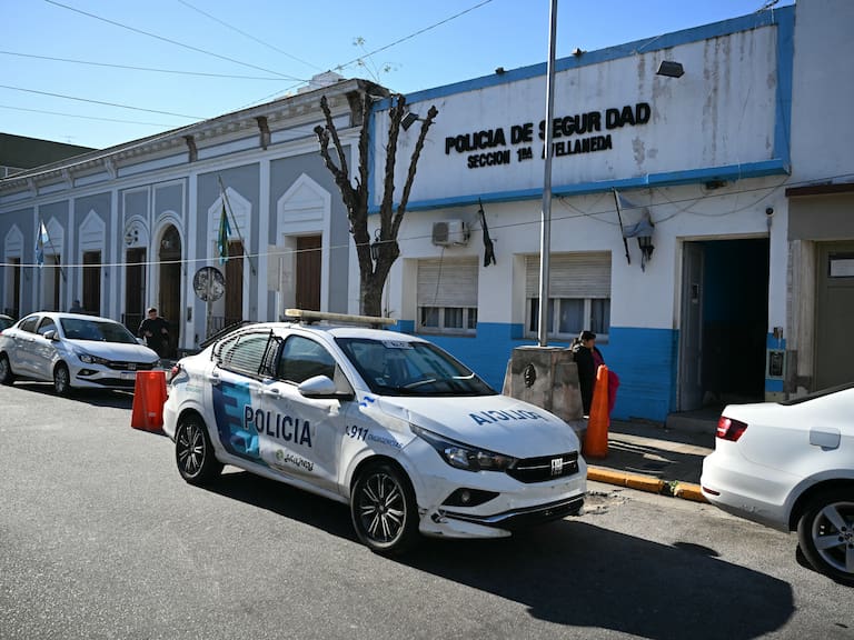Más evidencia contra Independiente: nuevo registro evidencia cómo la policía permitió encerrona a fanáticos de la U