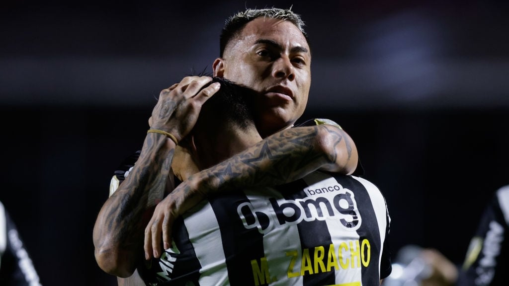 El milimétrico gol que le anularon a Eduardo Vargas en la derrota de Atlético Mineiro ante Botafogo