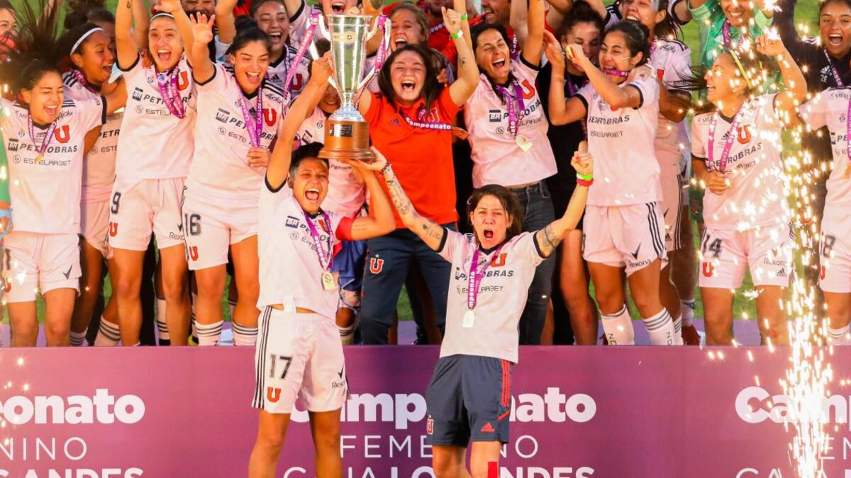 Remezón en el fútbol femenino: Colo Colo va por el fichaje de una referente azul para el 2024