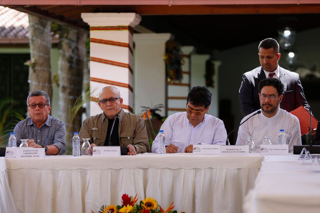 Enviados de Colombia y dirigentes del ELN se reúnen en Venezuela