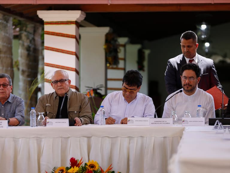 Enviados de Colombia y dirigentes del ELN se reúnen en Venezuela