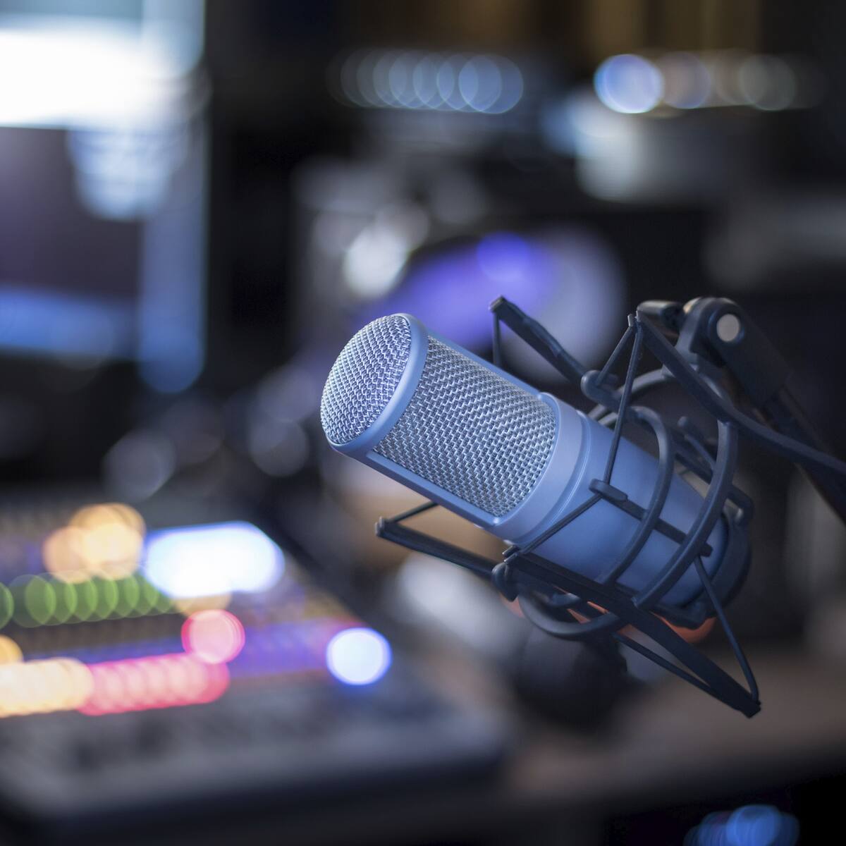 “Miles de personas crecieron escuchando su voz”: confirman muerte de hombre clave de la radio chilena