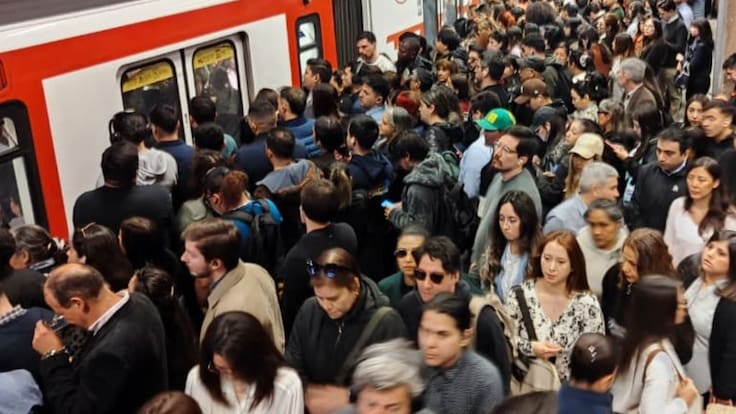 Alerta en Metro de Santiago este lunes: evacuan tren en plena estación de la Línea 1