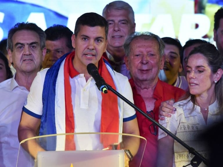 Paraguay: Santiago Peña es el nuevo presidente tras ganar con amplia mayoría