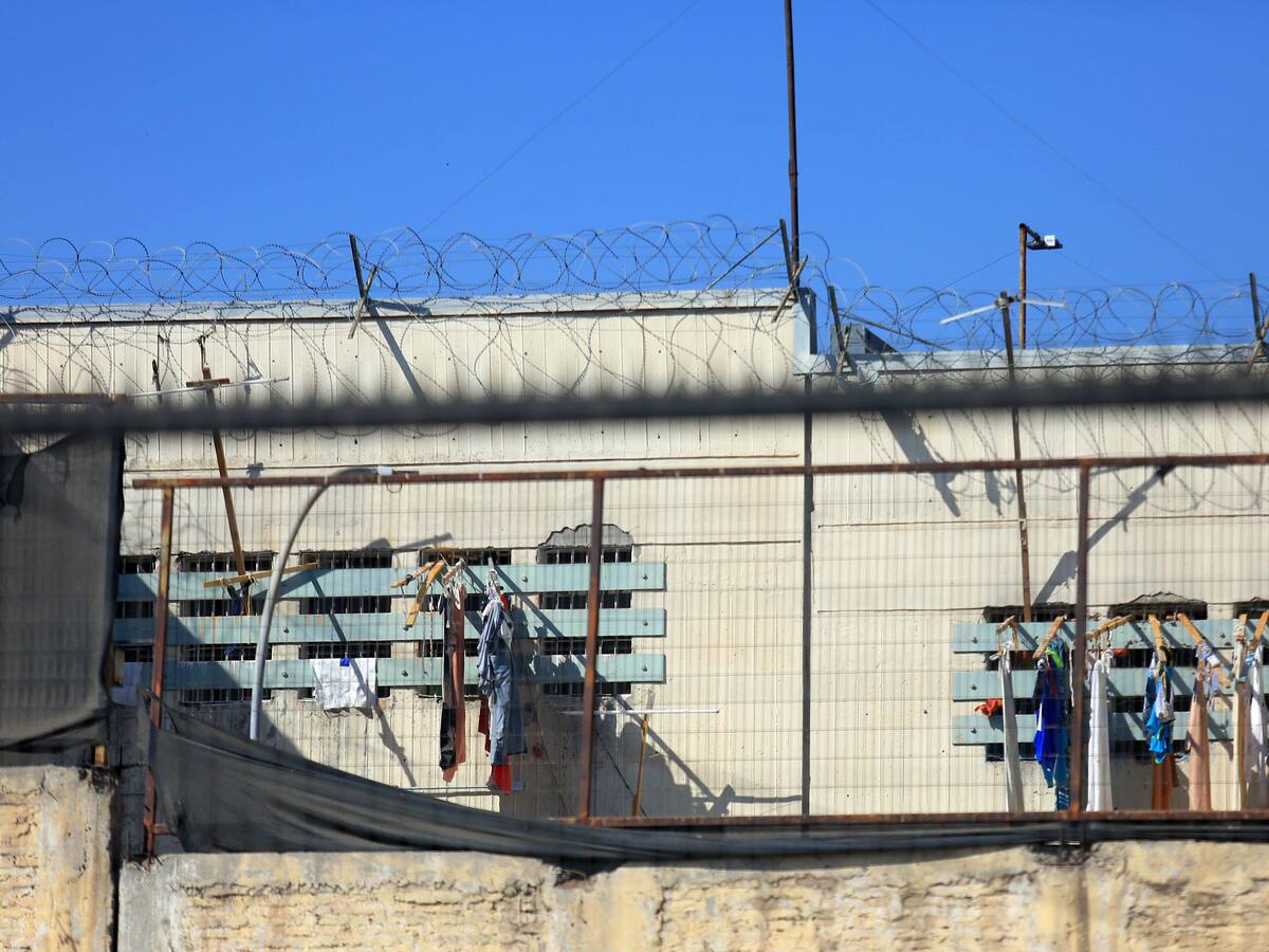 Sujeto habría asesinado a su compañero de celda tras discutir por un celular en penitenciaría de Alto Hospicio