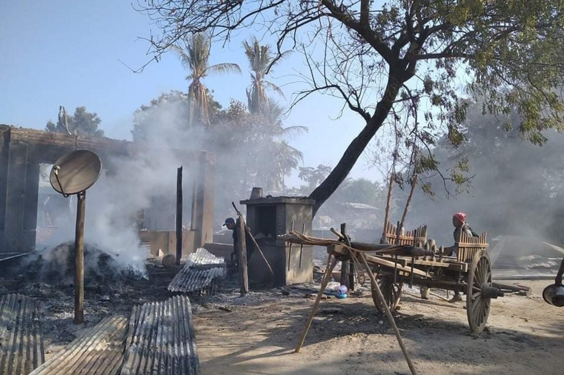 Viviendas quemadas por soldados en la región birmana de Sagaing