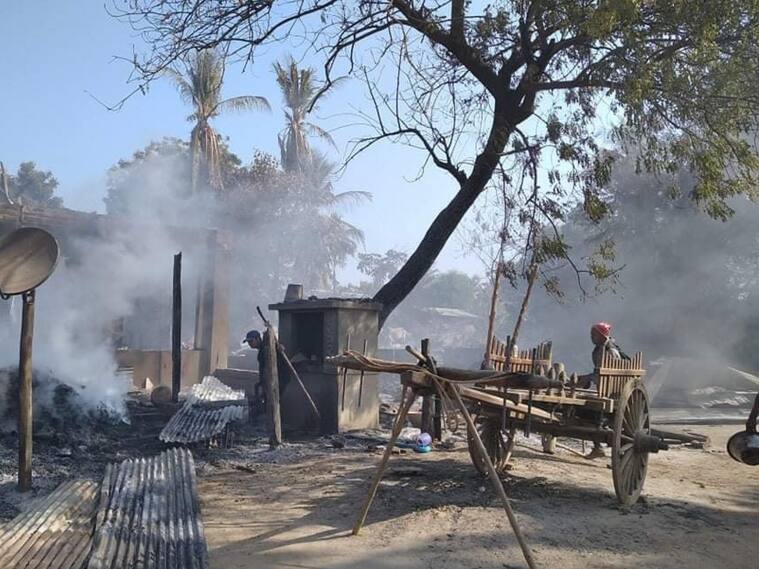 Viviendas quemadas por soldados en la región birmana de Sagaing