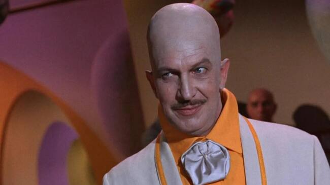 Vincent Price como Egghead