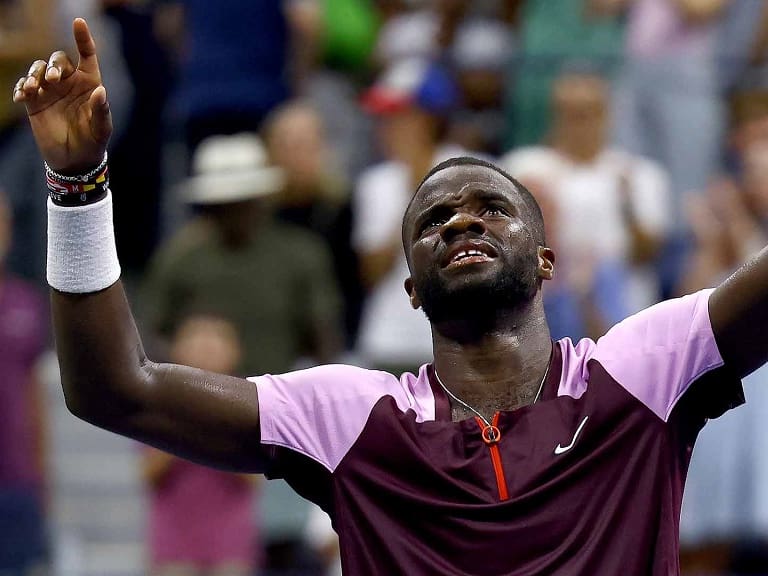 Frances Tiafoe sigue en tremenda racha: despachó en tres sets al ruso Rublev y se metió de lleno en las semifinales del US Open