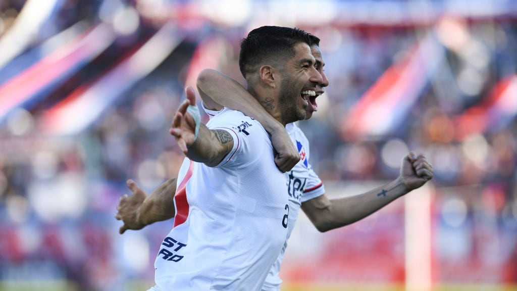 Nacional se queda con el clásico ante Peñarol con golazo de Luis Suárez