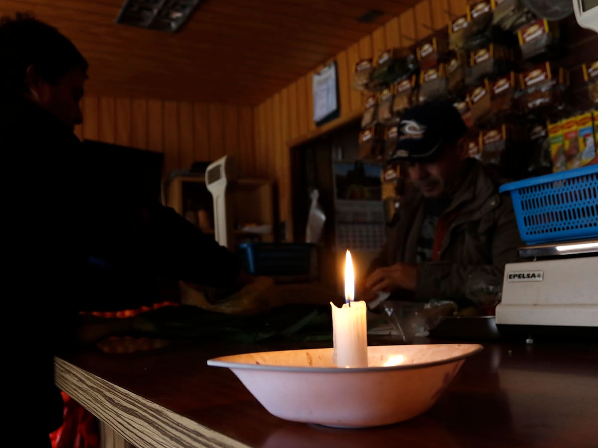Corte de luz en Chile por lluvia deja a más de 21 mil clientes sin suministro: esta es la región más afectada