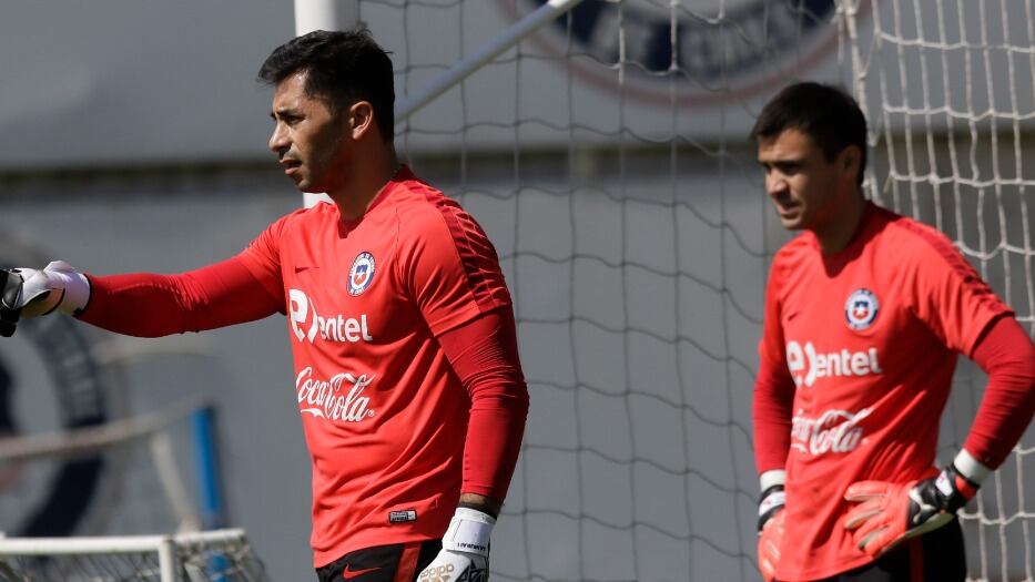 Johnny Herrera mira con tristeza a la U tras fichajes de Toselli y Zaldivia: "Se está perdiendo la identidad, me da pena"