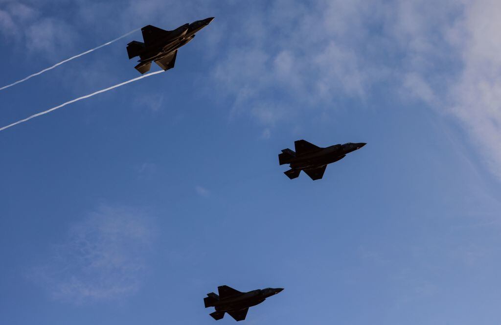 Vuelo de cazabombarderos F-35 que fabrica Lockheed Martin