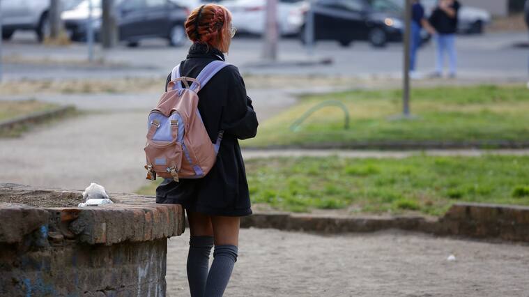 Riña escolar en Talca: Menor de edad acusada de apuñalar a compañera quedó en libertad y con prohibición de acercamiento