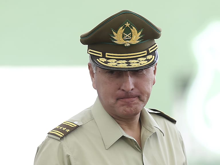 21 de Mayo de 2019/IQUIQUEEl Director de Carabineros ,Mario Rozas evita hablar con la prensa, en la Ciudad de Iquique.
FOTO: CRISTOBAL ESCOBAR/AGENCIAUNO