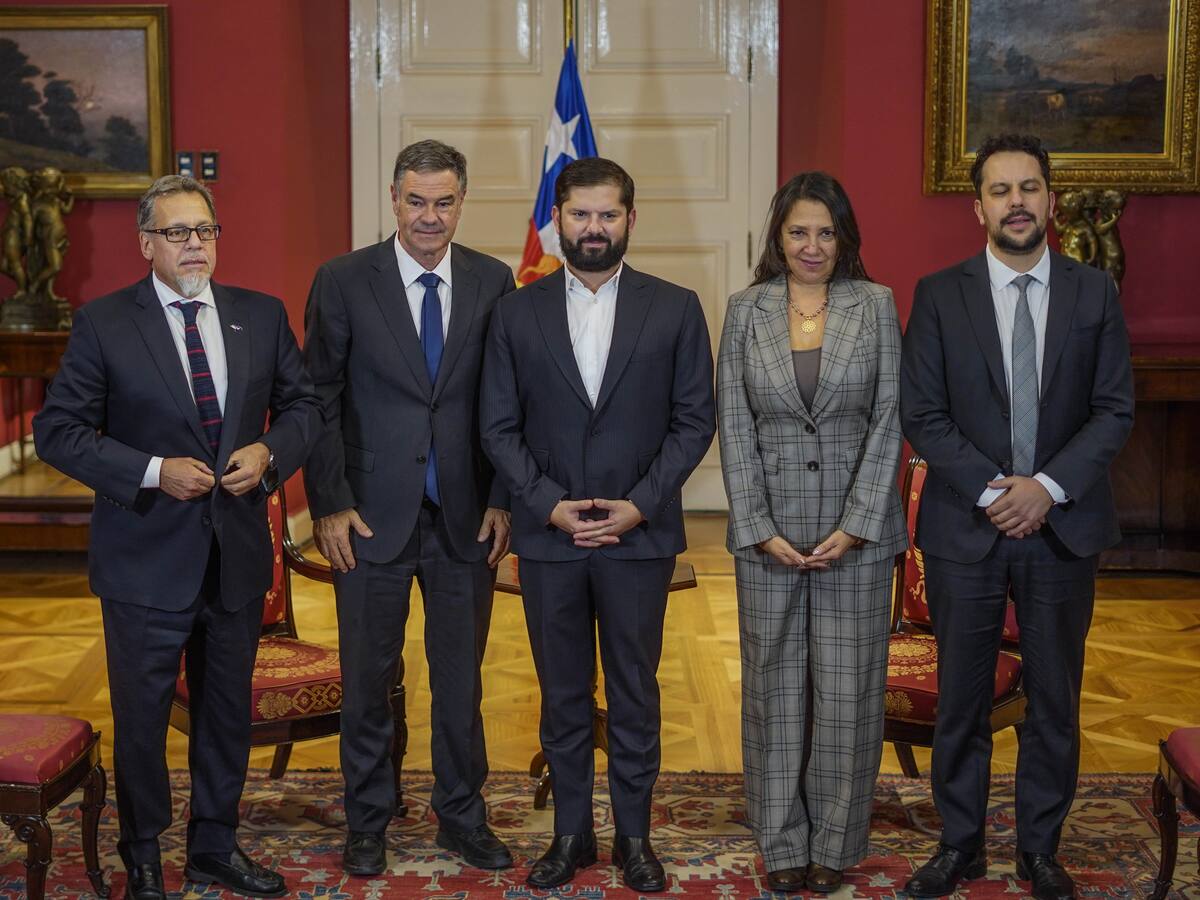 “Nos pidió acelerar el tranco”: Presidente Boric se reúne con nueva mesa directiva del Senado y se comprometen a una agenda transversal