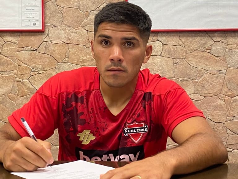 Ñublense incorpora a Nicolás Zalazar como su último refuerzo a horas del cierre del mercado de fichajes