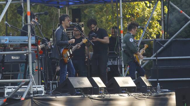 Presentación del Grupo Los Bunkers en la Universidad de Concepción, en el marco del estallido social de 2019. FOTO:SEBASTIAN BROGCA/AGENCIAUNO
