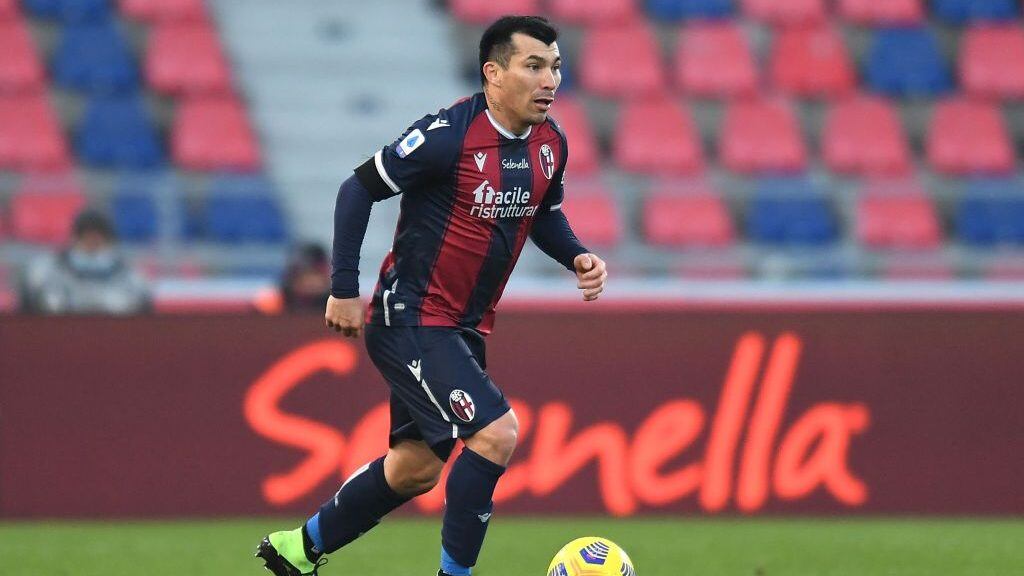BOLOGNA, ITALY - DECEMBER 13: Gary Medel of Bologna FC in action during the Serie A match between Bologna FC and AS Roma at Stadio Renato Dall'Ara on December 13, 2020 in Bologna, Italy. (Photo by Alessandro Sabattini/Getty Images)
