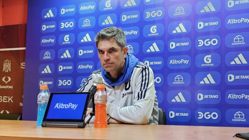 Mauricio Pellegrino destaca el apoyo del público en el empate con Colo Colo: "La U tiene que cuidar ese empuje que le da la gente"
