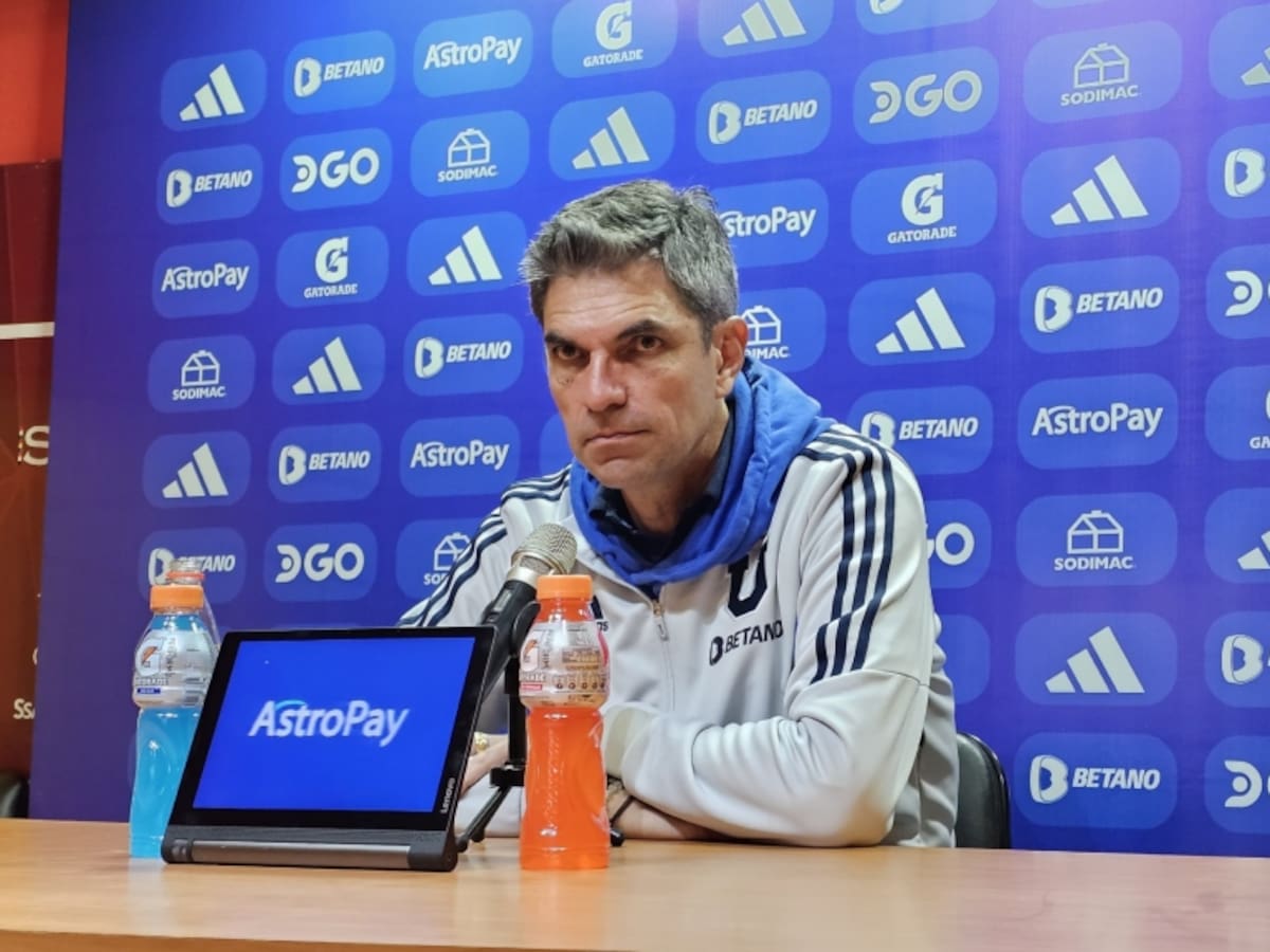 Mauricio Pellegrino destaca el apoyo del público en el empate con Colo Colo: «La U tiene que cuidar ese empuje que le da la gente»