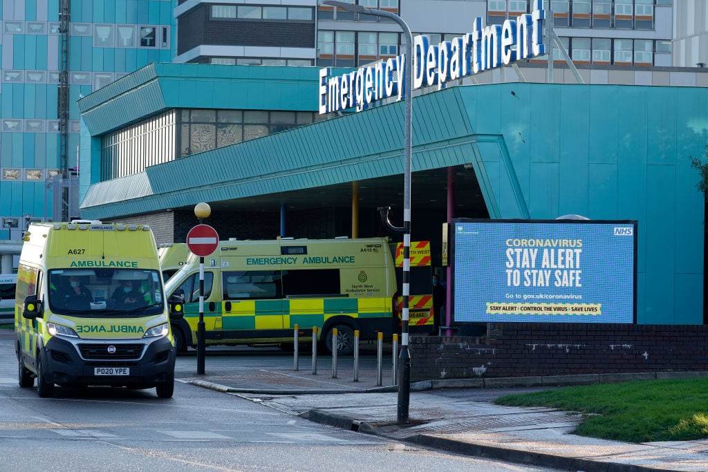 Ambulancias en el Hospital Universitario Aintree de Liverpool