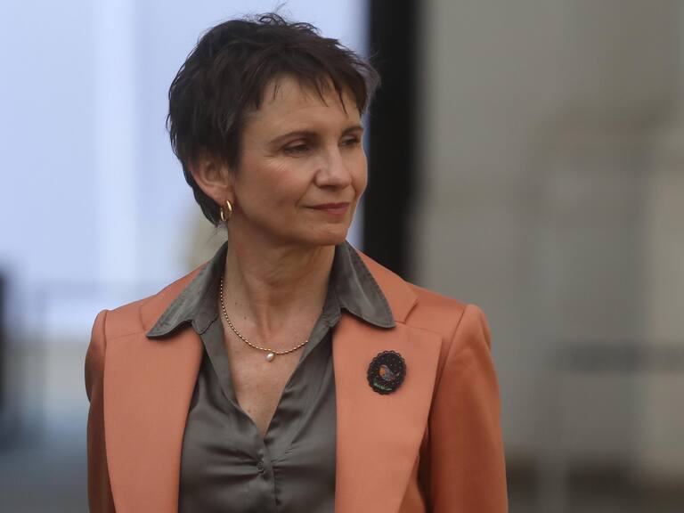 “Ya perdió peso y conducción política”: las presiones de oposición para salida de Carolina Tohá en el siguiente cambio de gabinete