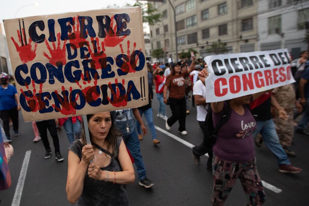 Manifestantes se reúnen en la capital de Perú para la marcha anti gobierno