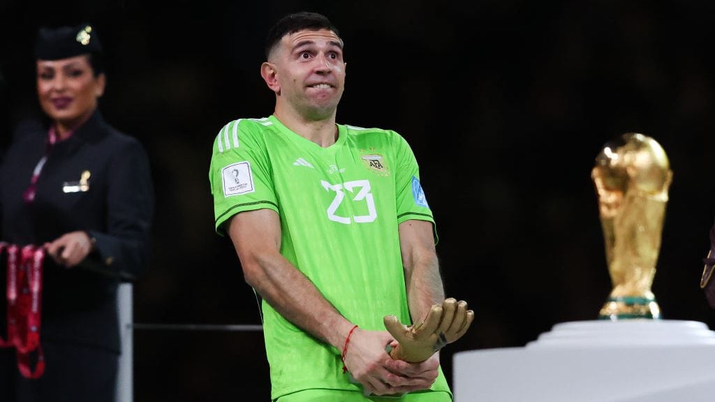 Dibu Martínez UEFA