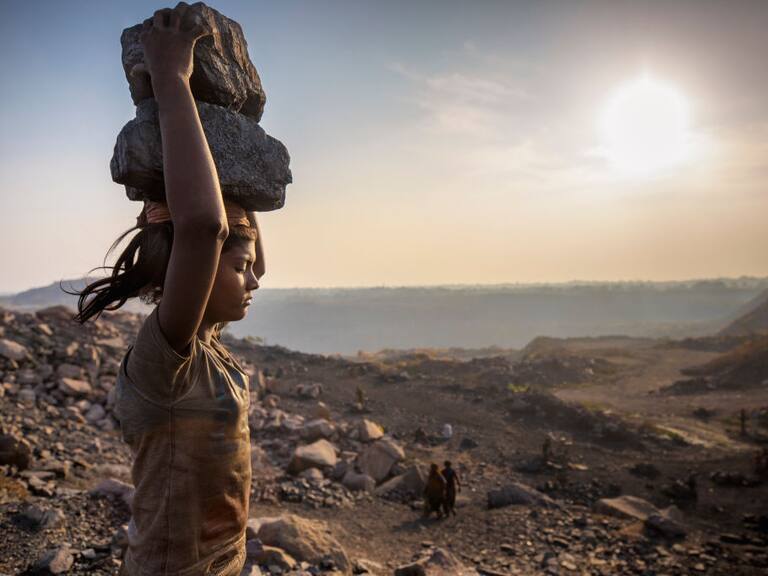 Taymana Kumari transporta carbón en Dhanbad