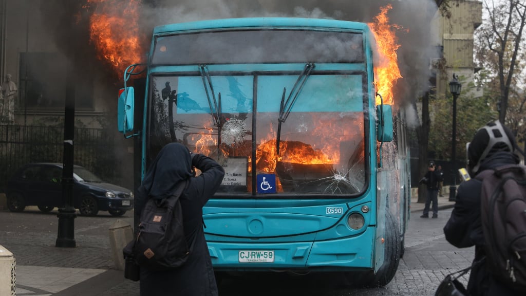 Bus incendiado, quema de bus, transantiago