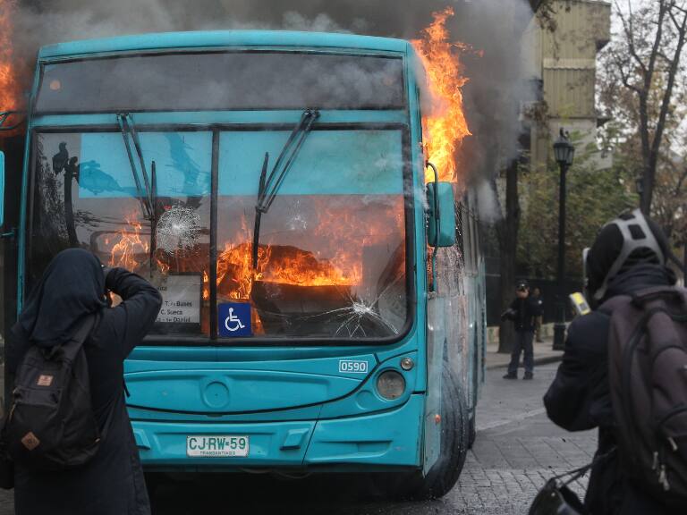 Bus incendiado, quema de bus, transantiago
