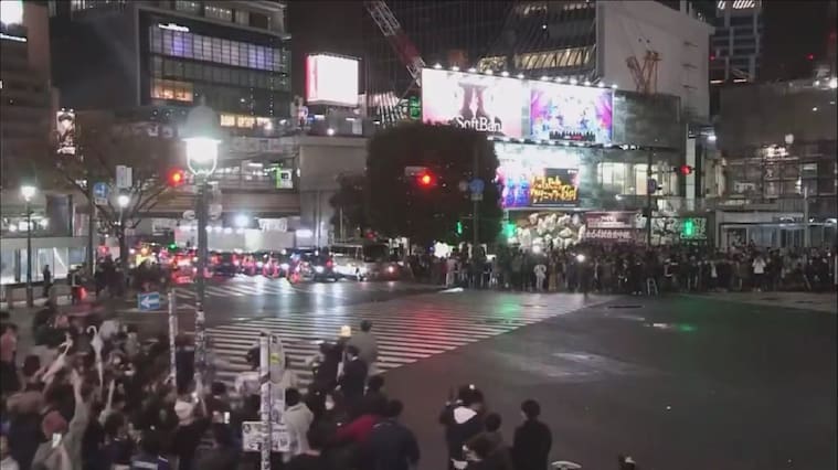 El ejemplar festejo de los hinchas en Japón tras el triunfo ante Alemania: evitan infringir las reglas de tránsito