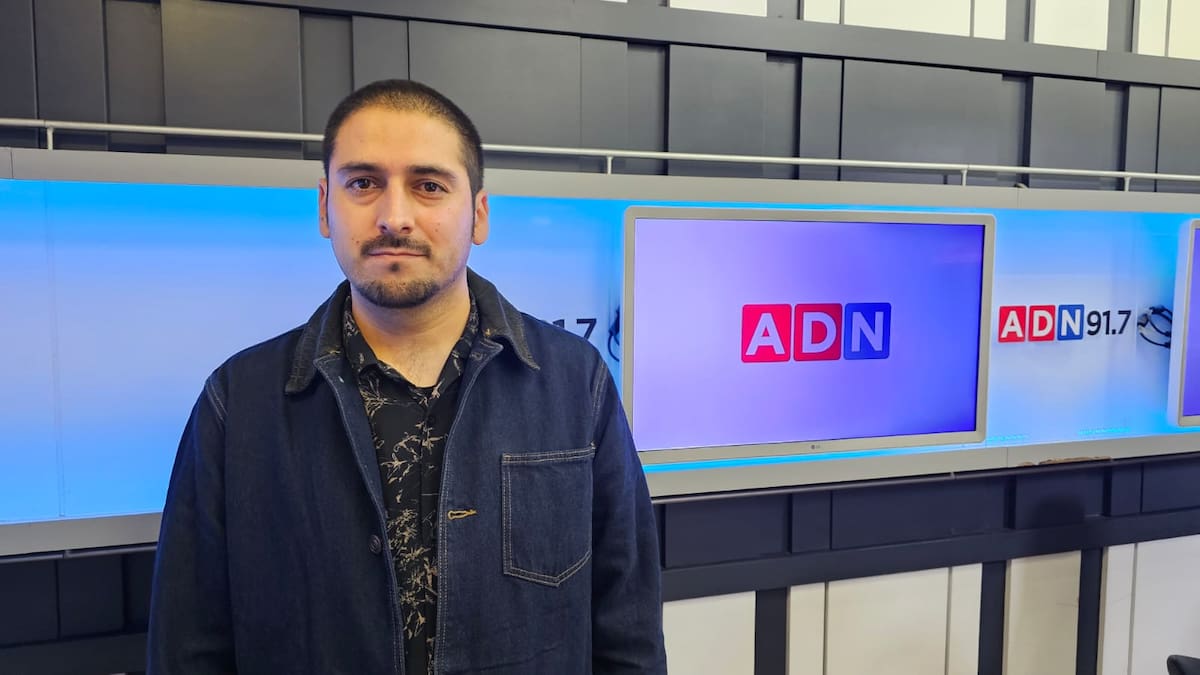 Carlos Araya, director de El que baila pasa, película que habla sobre el estallido social chileno: “Nuestra identidad aparece como una segunda capa muy importante”