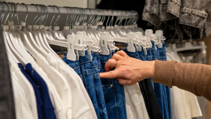 Reconocida marca española de ropa llega a Chile y abre su primera tienda en Santiago: ¿Dónde está ubicada?