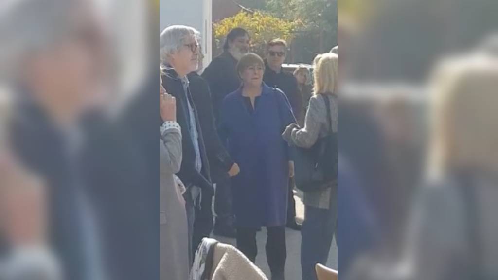 Michelle Bachelet en velorio de Augusto Góngora