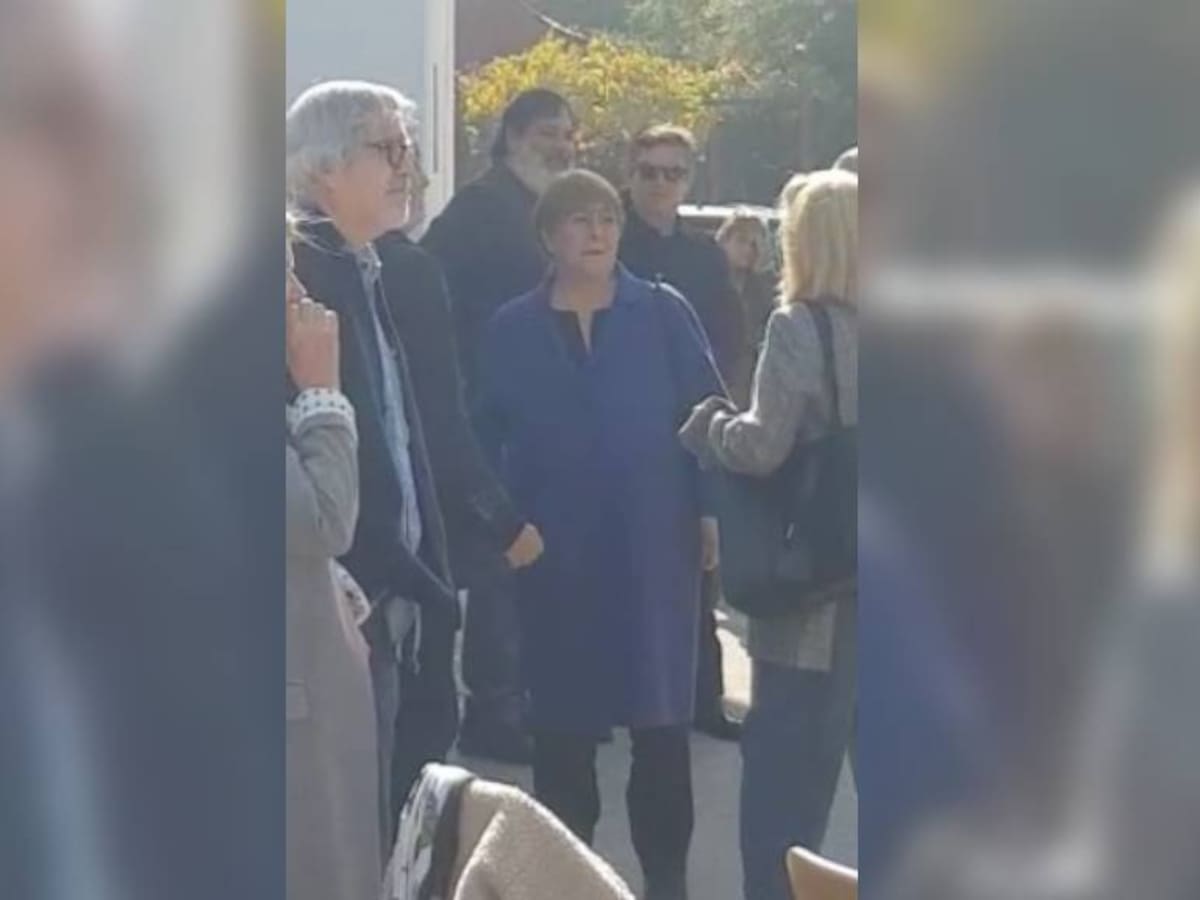 Michelle Bachelet acudió al velorio del destacado documentalista, periodista y cineasta, Augusto Góngora