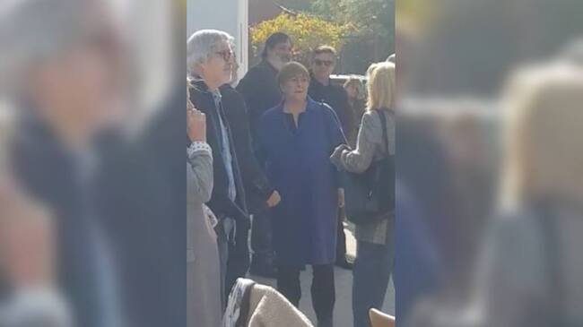 Michelle Bachelet en velorio de Augusto Góngora