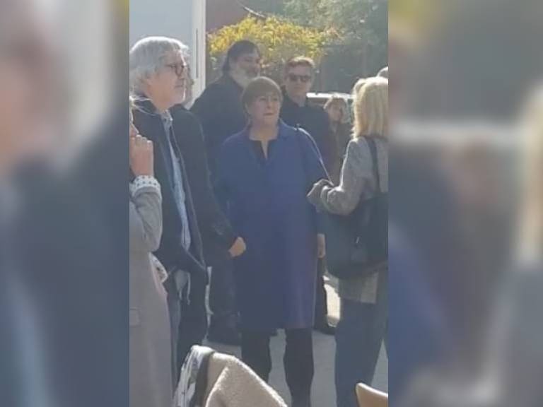 Michelle Bachelet acudió al velorio del destacado documentalista, periodista y cineasta, Augusto Góngora