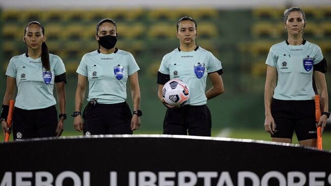 Brazilian referee Edina Alves (2nd R) next to assistants Brazilian Neuza Back (R), Chilean Cindy Nahuelcoy (L) and Chilean Maria Belen Carvajal wait for the start of the Copa Libertadores football tournament group stage match between Argentina's Defensa y Justicia and Ecuador's Independiente del Valle, at the Norberto Tito Tomaghello stadium in Florencio Varela, Buenos Aires province, on May 27, 2021. (Photo by JUAN MABROMATA / AFP) (Photo by JUAN MABROMATA/AFP via Getty Images)