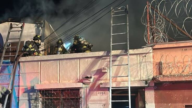 Incendio en Independencia afecta a 3 casas: decenas de vecinos fueron evacuados ante riesgo de propagación