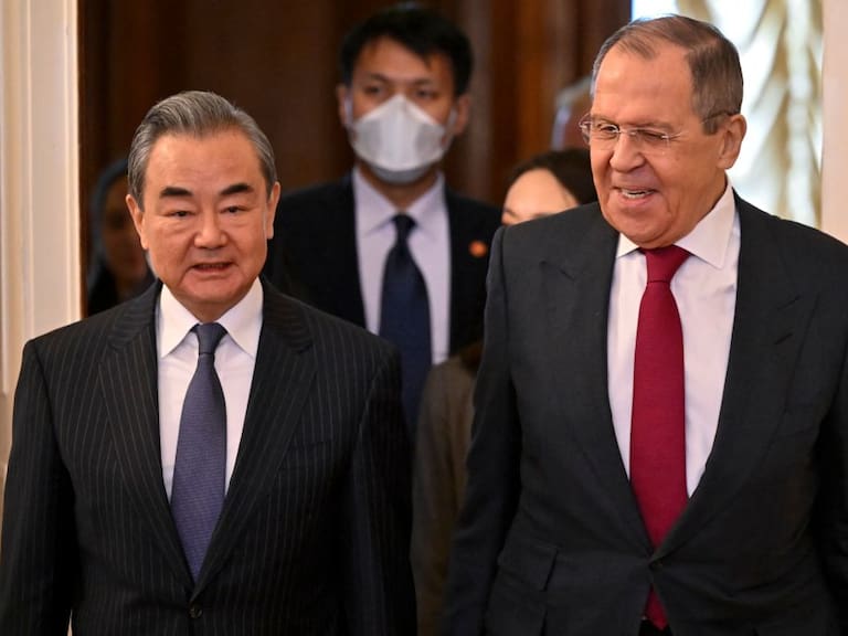 Cancilleres de Rusia Sergei Lavrov y de China Wang Yi se reúnen en Moscú