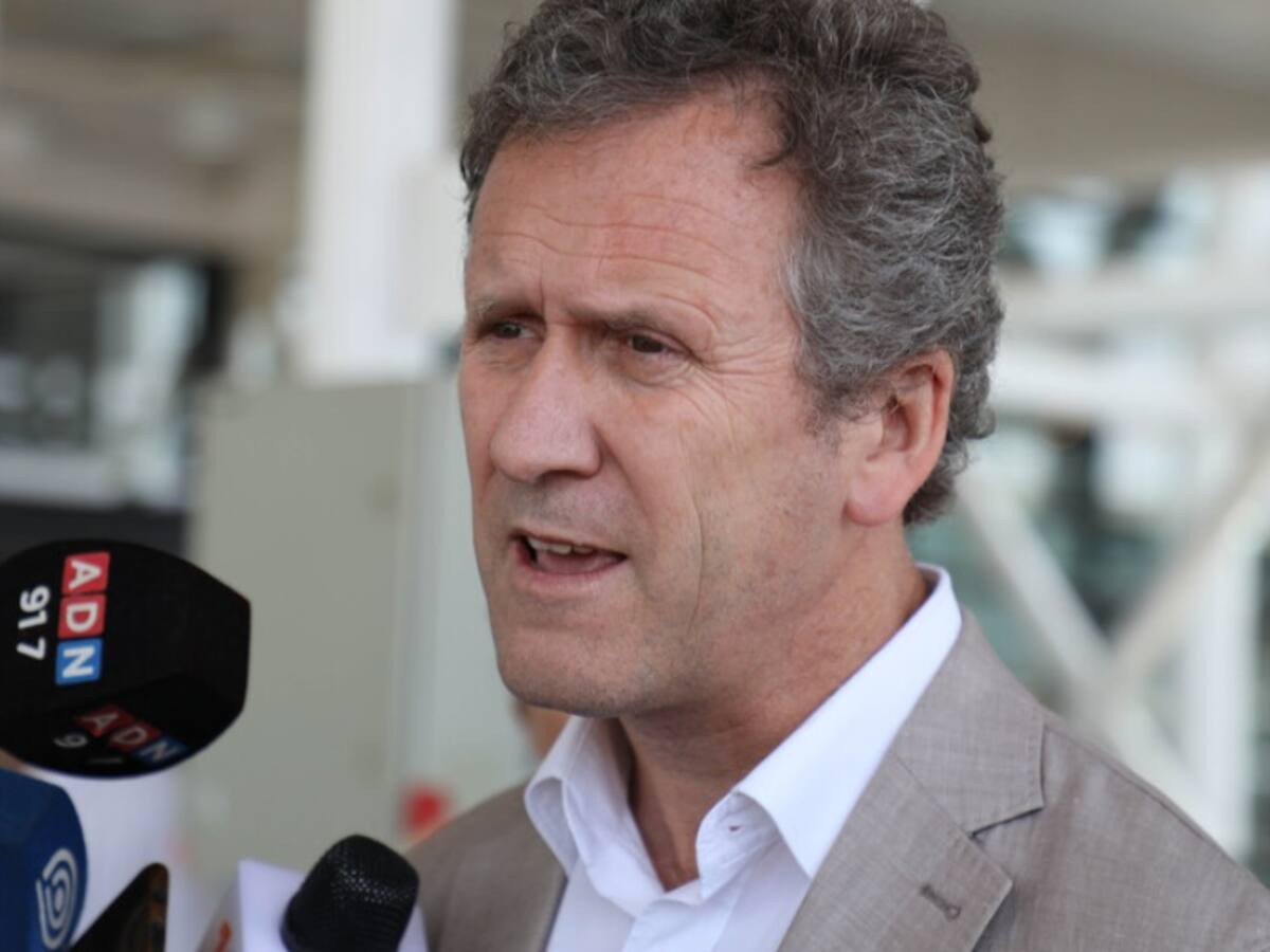 «Ley Uber»: Ministro de Transportes asegura que «llega tarde, pero llega por lo menos, a equiparar la cancha»
