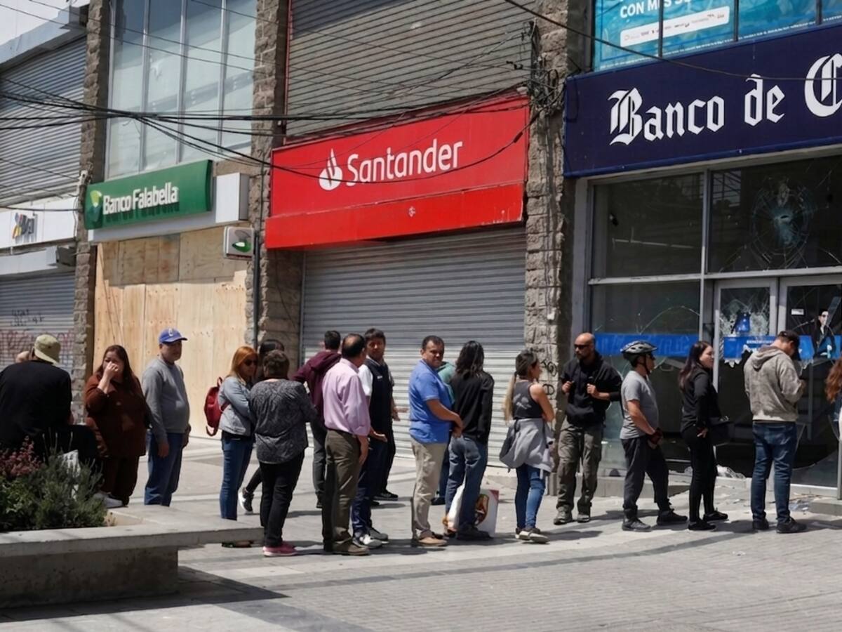 La banca física se contrae en Santiago: Más de 90 sucursales han bajado sus cortinas desde 2024